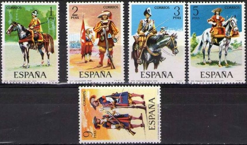 ESPAÑA 1974 2167/71 Sellos ** II Uniformes Militares Completa